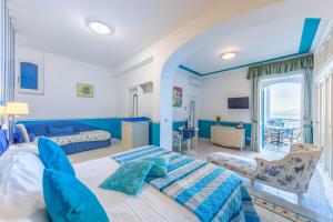 A bed or beds in a room at Hotel Villa San Michele