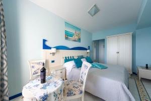 A bed or beds in a room at Hotel Villa San Michele