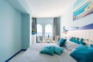 A bed or beds in a room at Hotel Villa San Michele