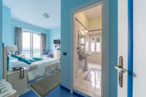 A bed or beds in a room at Hotel Villa San Michele