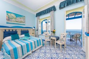 A bed or beds in a room at Hotel Villa San Michele