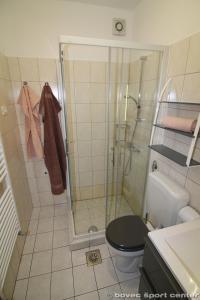 Ett badrum på Apartments Bovec House