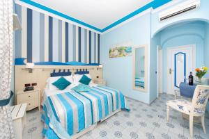 A bed or beds in a room at Hotel Villa San Michele
