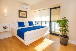 Postel nebo postele na pokoji v ubytování Orbi City Hotel Official