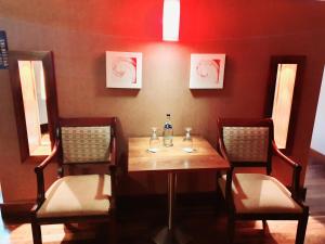 Prostor za sedenje u objektu Westgrove Hotel