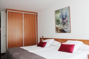 Łóżko lub łóżka w pokoju w obiekcie Hotel Hórreo by Bossh! Hotels