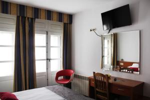 Telewizja i/lub zestaw kina domowego w obiekcie Hotel Hórreo by Bossh! Hotels