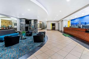 
The lobby or reception area at La Quinta by Wyndham Denver Gateway Park
