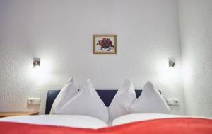 Łóżko lub łóżka w pokoju w obiekcie Appartement zum Turm Top 4
