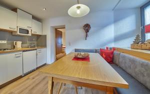 Kuchnia lub aneks kuchenny w obiekcie Appartement zum Turm Top 4