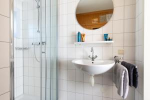 a bathroom with a sink and a shower at Maxime 203 - Kustpark Village Scaldia in Hoofdplaat +40 photos