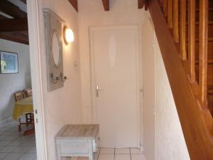 a hallway with a white door and a bench at Parc Dran Ty, Carnac in Carnac