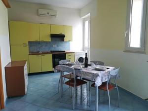 Dapur atau dapur kecil di Casa vacanze venere centro storico Otranto, Salento 4 posti