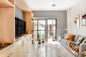 a living room with a couch and a tv at Casa Alexia in Guadalajara