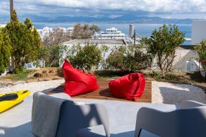 Posedenie v ubytovaní SPLASH with amazing Sea Views in Piso Livadi
