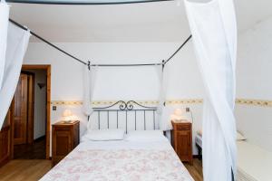 Postel nebo postele na pokoji v ubytování Podere Caldaruccio La Pineta Chalet