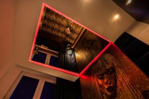 a bathroom with a red light in a room at Apartament Angel in Gdynia