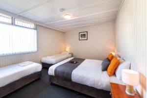 Postel nebo postele na pokoji v ubytování Silver Hills Motel