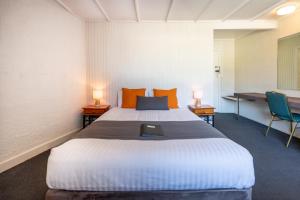 Postel nebo postele na pokoji v ubytování Silver Hills Motel