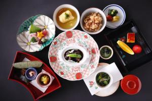 ホテルの敷地内または近くでの食事または食べ物
