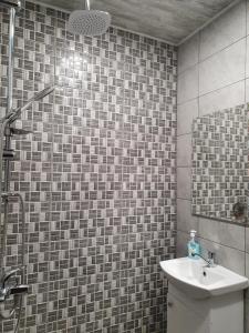 Bilik mandi di Студио Теа 2
