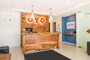 El vestíbulo o zona de recepción de OYO 2854 COZY B&B Seminyak