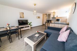 a living room with a couch and a table at Le Gracieux situé en plein centre ville proche Disney Val dEurope Village Nature in Lagny