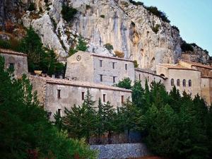 a building on the side of a mountain at Magnifica Casa in Mendicino