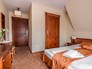 Posteľ alebo postele v izbe v ubytovaní Villa Magnat SPA, JACUZZI, SAUNA, TĘŻNIA SOLANKOWA