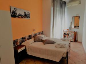 Krevet ili kreveti u jedinici u okviru objekta Hotel Galles Rimini