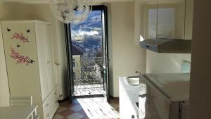 A kitchen or kitchenette at Hotel Villa San Fedele