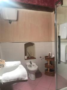 Koupelna v ubytování La Locanda del Loggiato + 37 fotografií