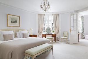 Un ou plusieurs lits dans un hébergement de l'établissement Le Bristol Paris, Oetker Hotels