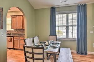 Gallery image of Peaceful Family-Friendly Home with Fireplace and Porch in Weaverville