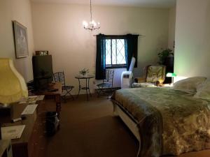 Kancamagus Swift River Inn客房内的一张或多张床位