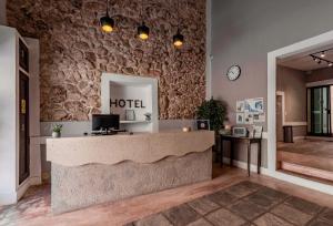 The lobby or reception area at Hotel Colonial Zaci by GuruHotel