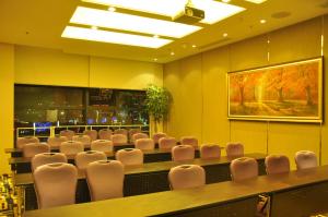 a conference room with white chairs and a table at Holiday Inn Express Nantong Xinghu by IHG in Nantong