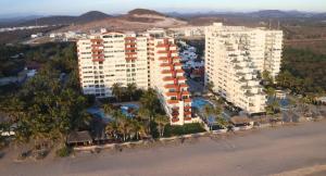 an aerial view of a large apartment building on the beach at Quintas del Mar Condominios in Mazatlán