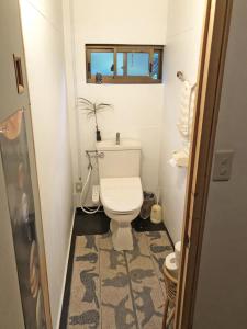 A bathroom at 銀河荘-Galaxy Guesthouse 12歳以下不可