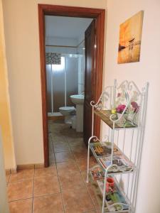 Ett badrum på Casas El Monte, en Los Barros