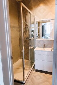 ห้องน้ำของ Royal Tower Luxurious Smart Residence (1)