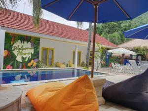 Swimming pool sa o malapit sa Nipah Villas