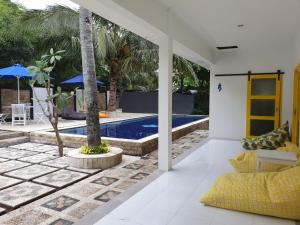 Swimming pool sa o malapit sa Nipah Villas