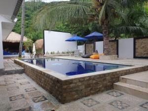 Swimming pool sa o malapit sa Nipah Villas