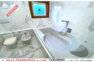 Ένα μπάνιο στο Villa tra gli ulivi - bellissima vista panoramica +61 φωτογραφίες