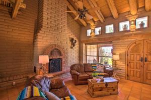 Φωτογραφία από το άλμπουμ του Pet-Friendly Cave Creek Villa with Backyard Oasis! σε Cave Creek