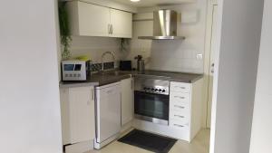 Kuchyň nebo kuchyňský kout v ubytování La Manga Vistas al Mar Suite1 + 28 fotografií