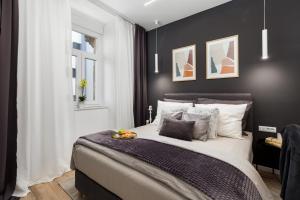Posteľ alebo postele v izbe v ubytovaní Saint Vitus Apartments with balcony