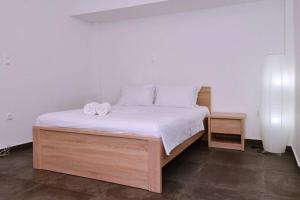 Postel nebo postele na pokoji v ubytování Koukaki, a minimal studio