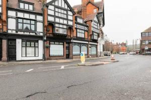 an empty street in front of a large building at Deluxe Three Bed Apartment in Henley-on-Thames near Station River & Town Centre in Henley on Thames